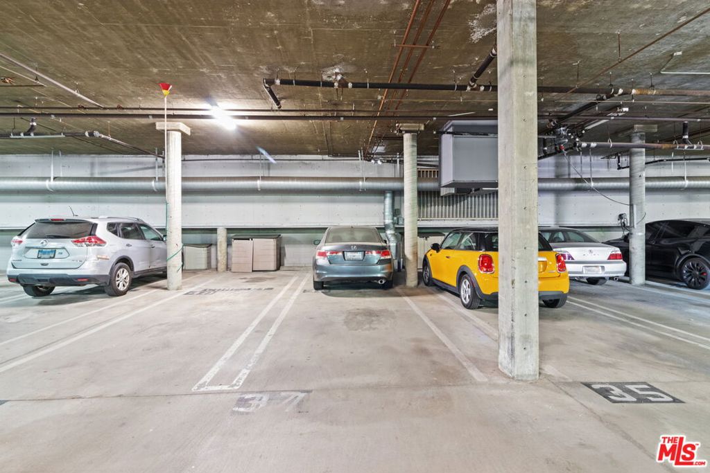 4455 Hazeltine Avenue 201