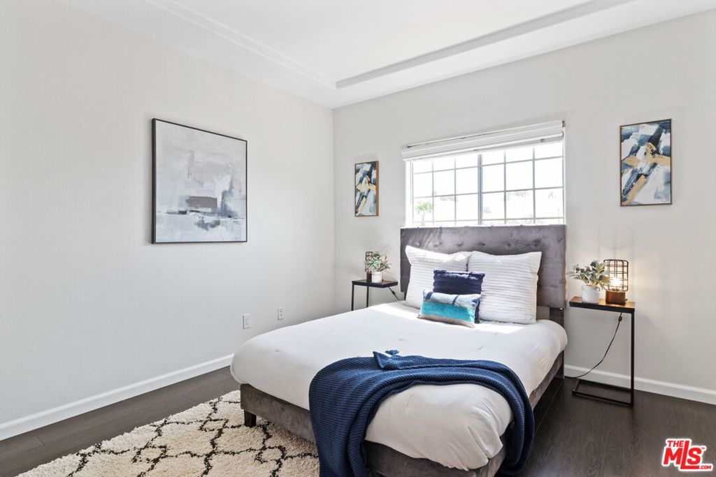 4455 Hazeltine Avenue 201