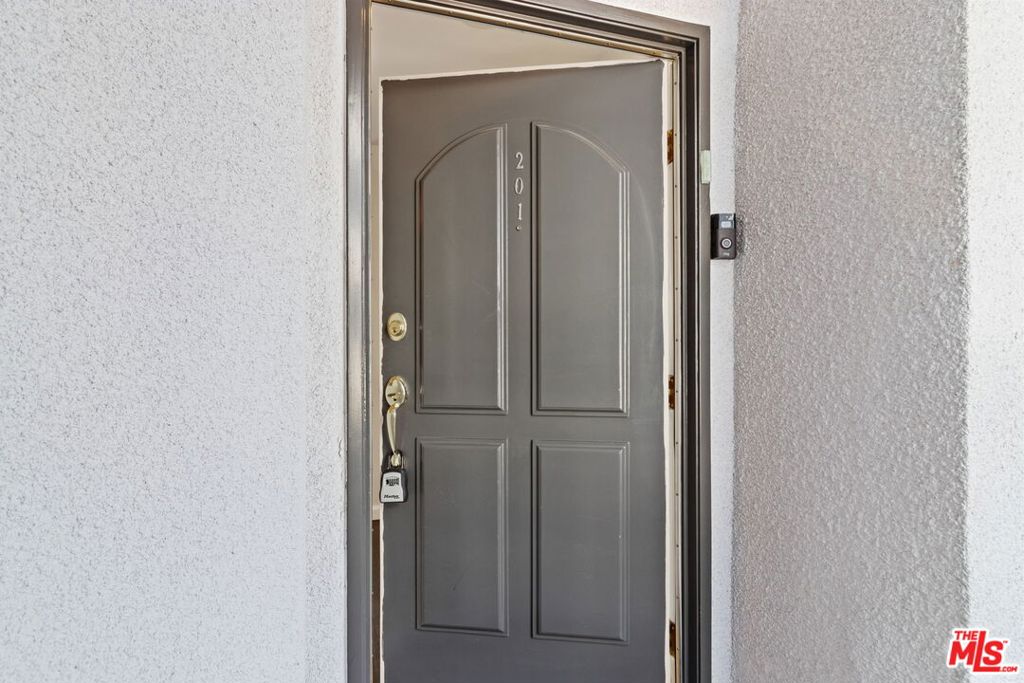 4455 Hazeltine Avenue 201