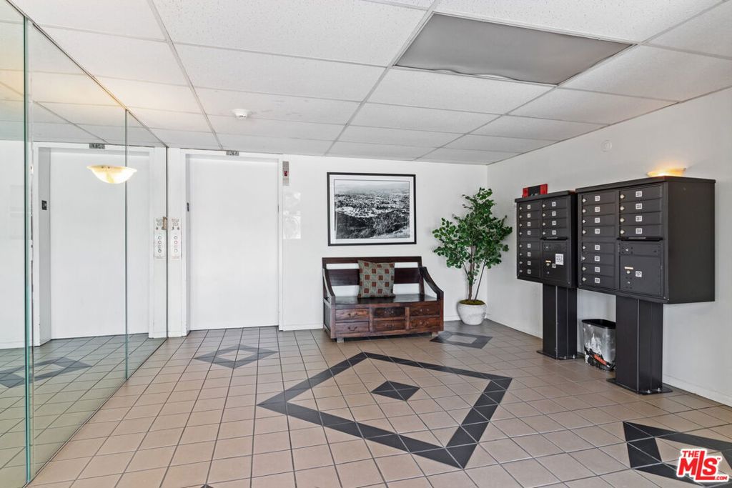 4455 Hazeltine Avenue 201