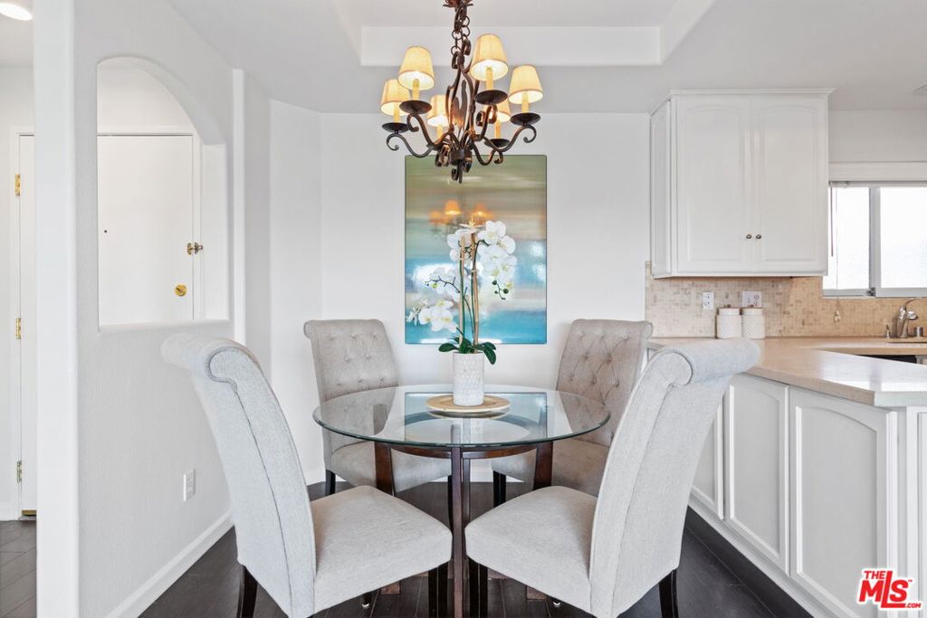 4455 Hazeltine Avenue 201