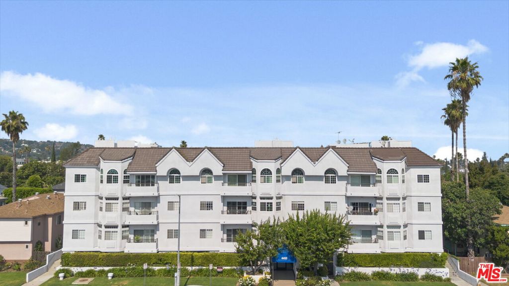 4455 Hazeltine Avenue 201