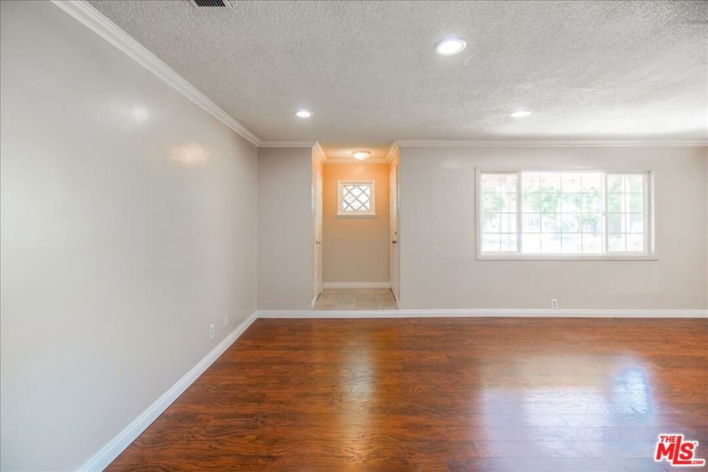 1037 E Grovecenter Street