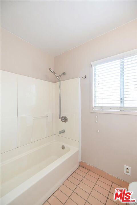 1037 E Grovecenter Street