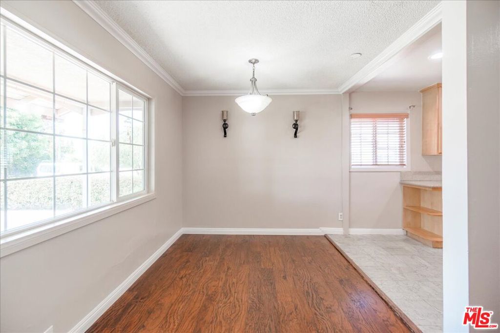 1037 E Grovecenter Street