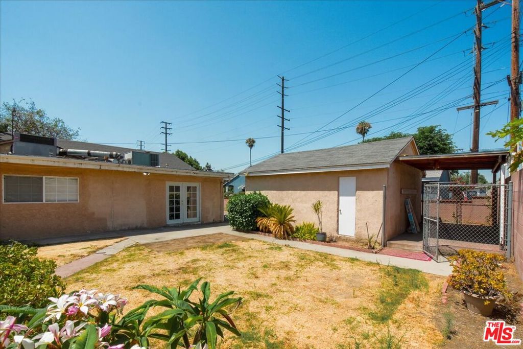 1037 E Grovecenter Street