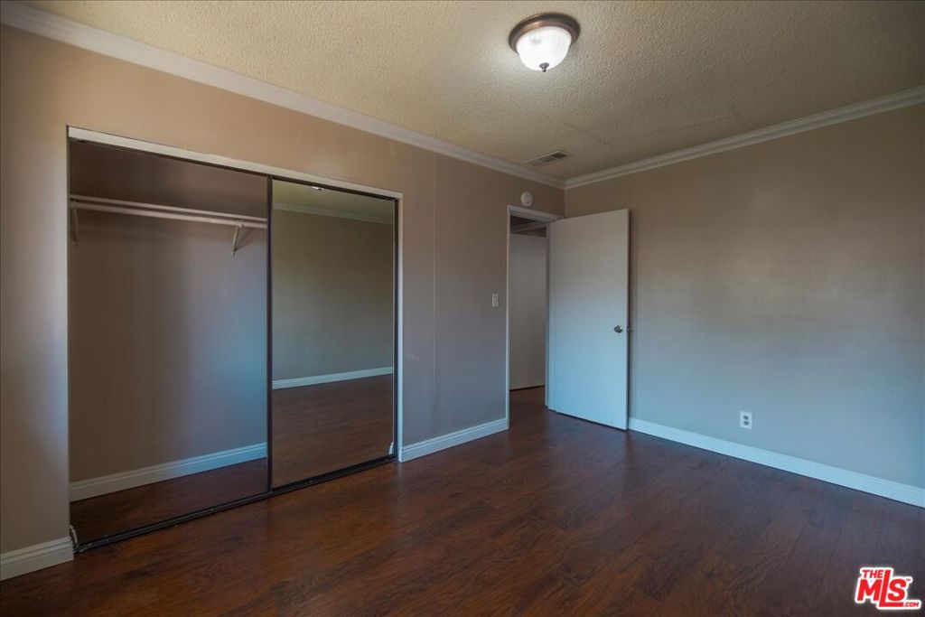 1037 E Grovecenter Street