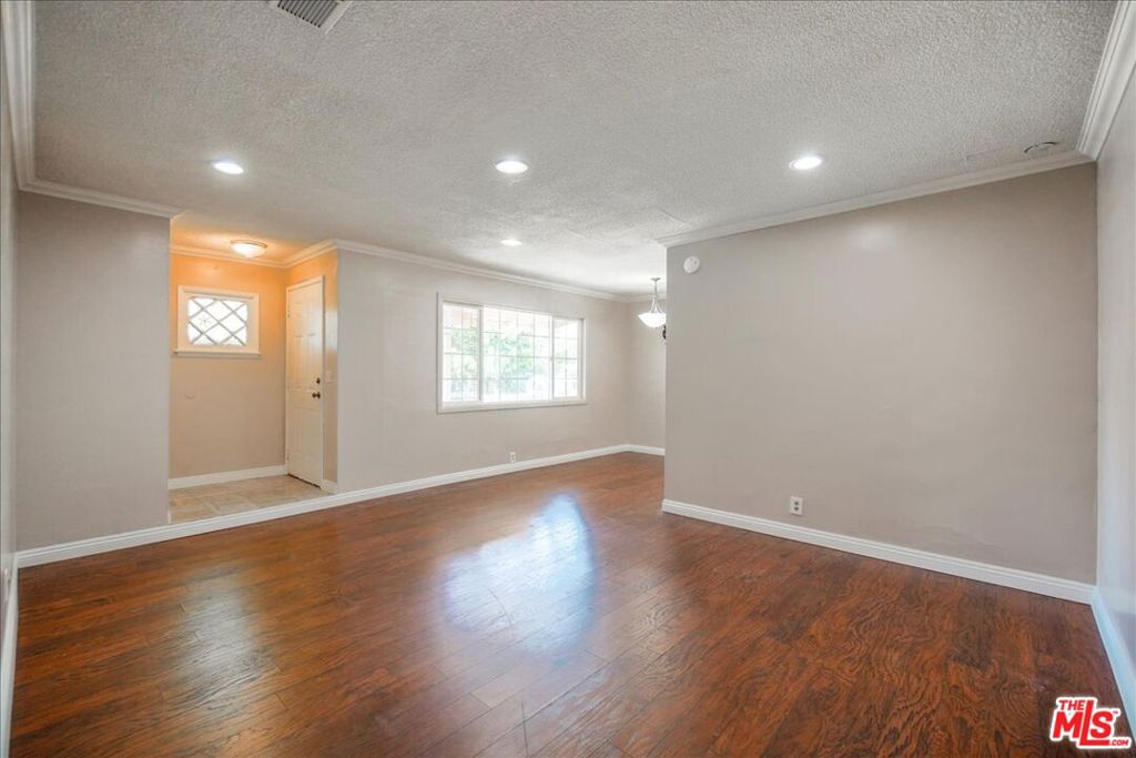 1037 E Grovecenter Street