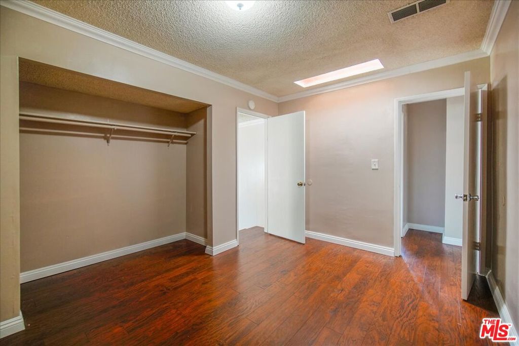 1037 E Grovecenter Street