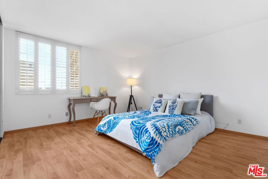 100 S Doheny Drive 710