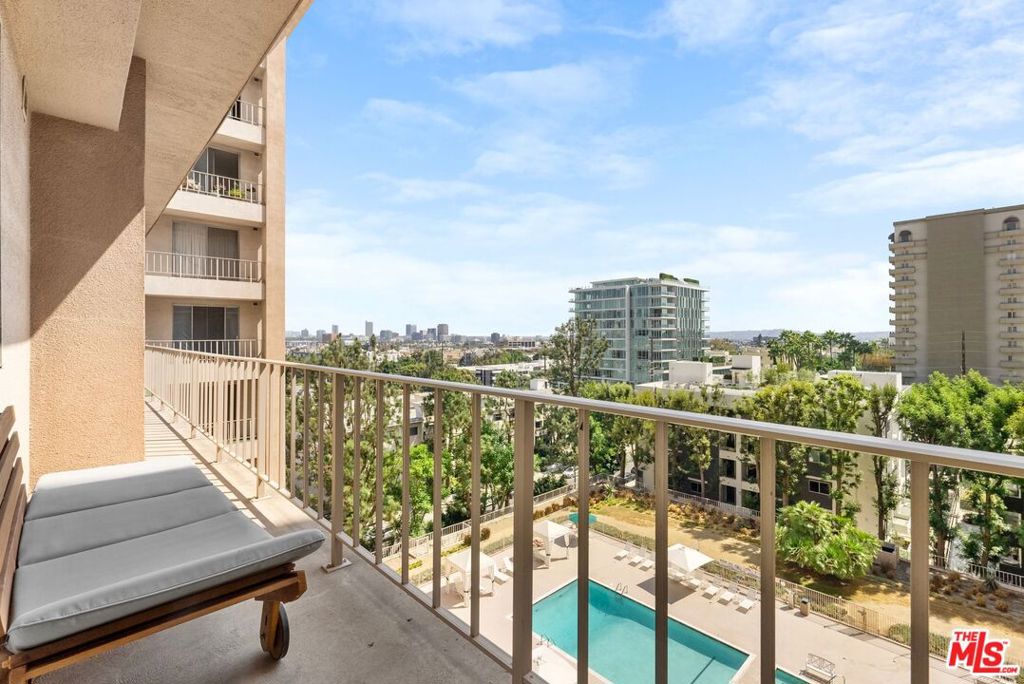 100 S Doheny Drive 710