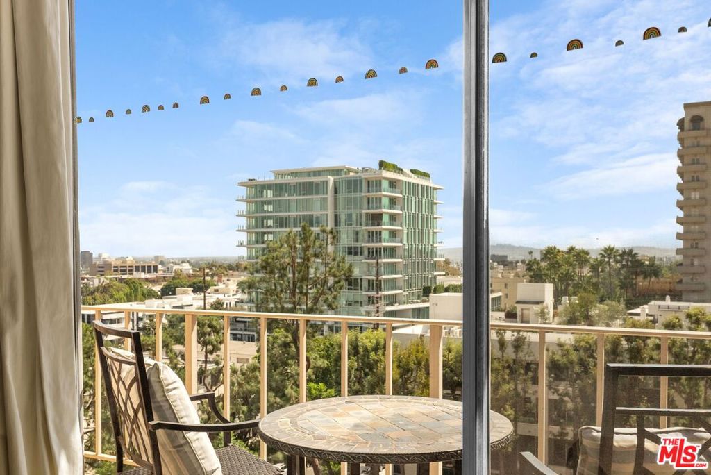 100 S Doheny Drive 710