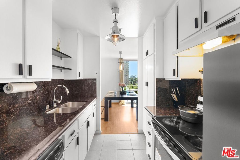 100 S Doheny Drive 710