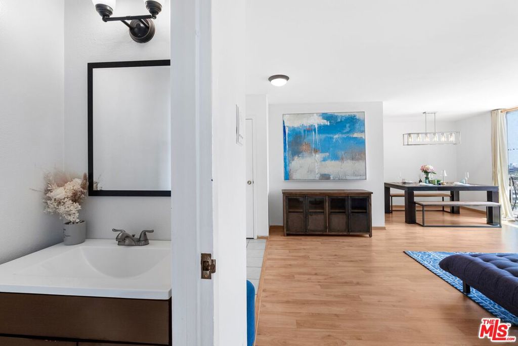 100 S Doheny Drive 710