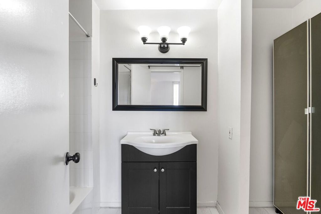 100 S Doheny Drive 710