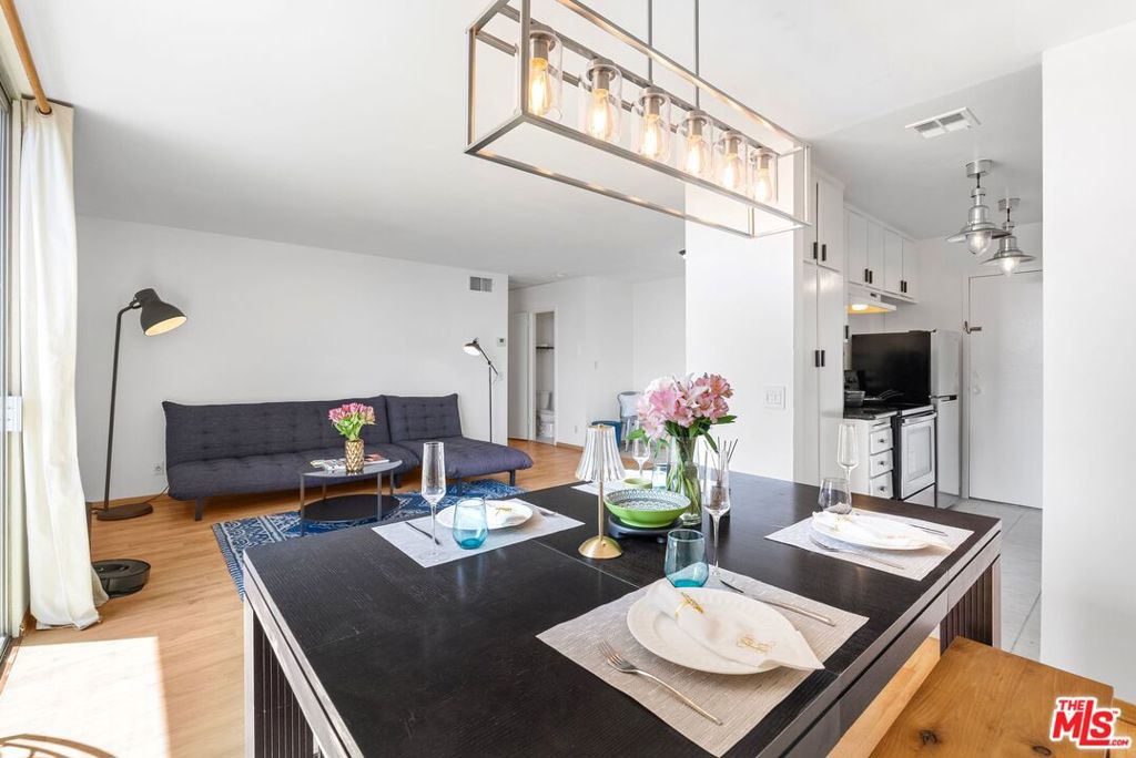 100 S Doheny Drive 710