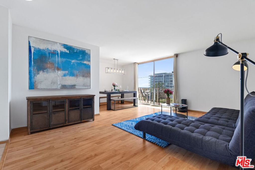 100 S Doheny Drive 710