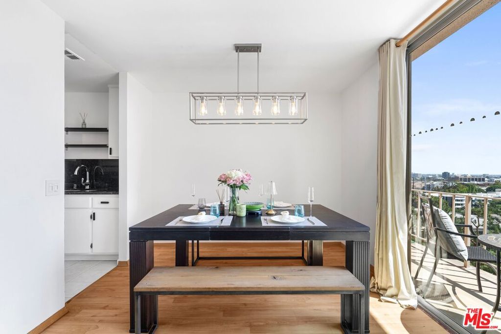 100 S Doheny Drive 710