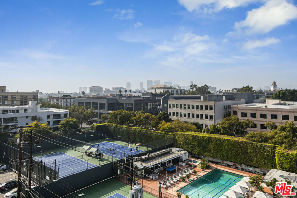 339 N Palm Drive 601