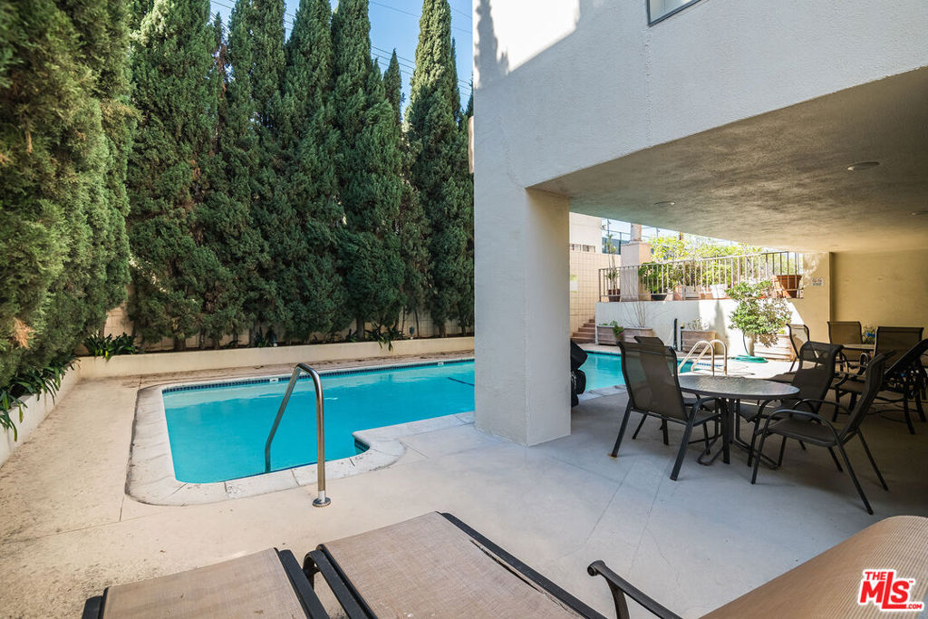 339 N Palm Drive 601