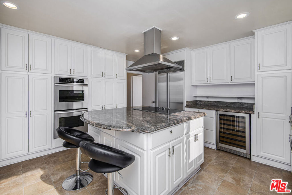 339 N Palm Drive 601