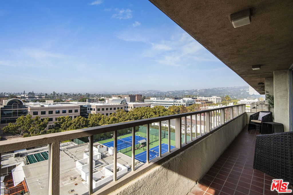 339 N Palm Drive 601