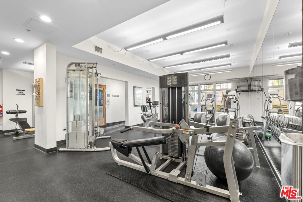 388 E Ocean Boulevard 408