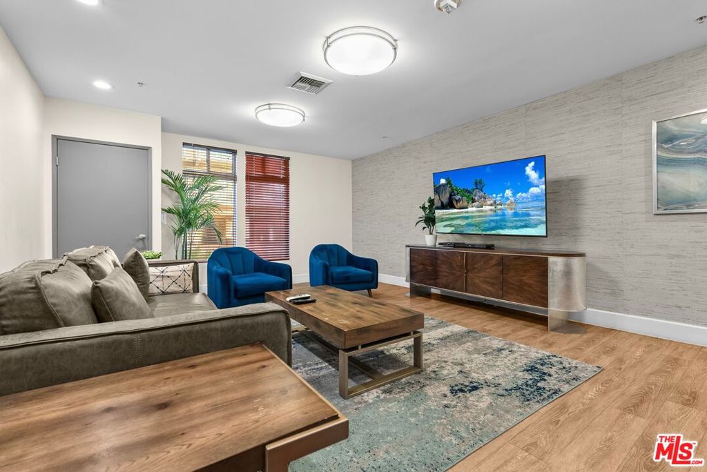 388 E Ocean Boulevard 408