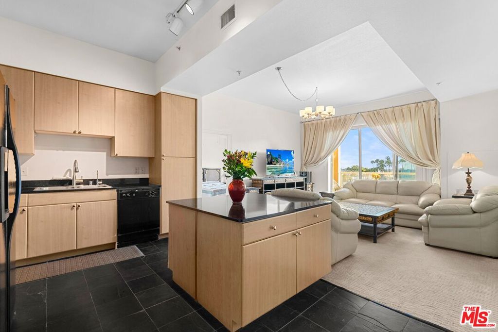 388 E Ocean Boulevard 408