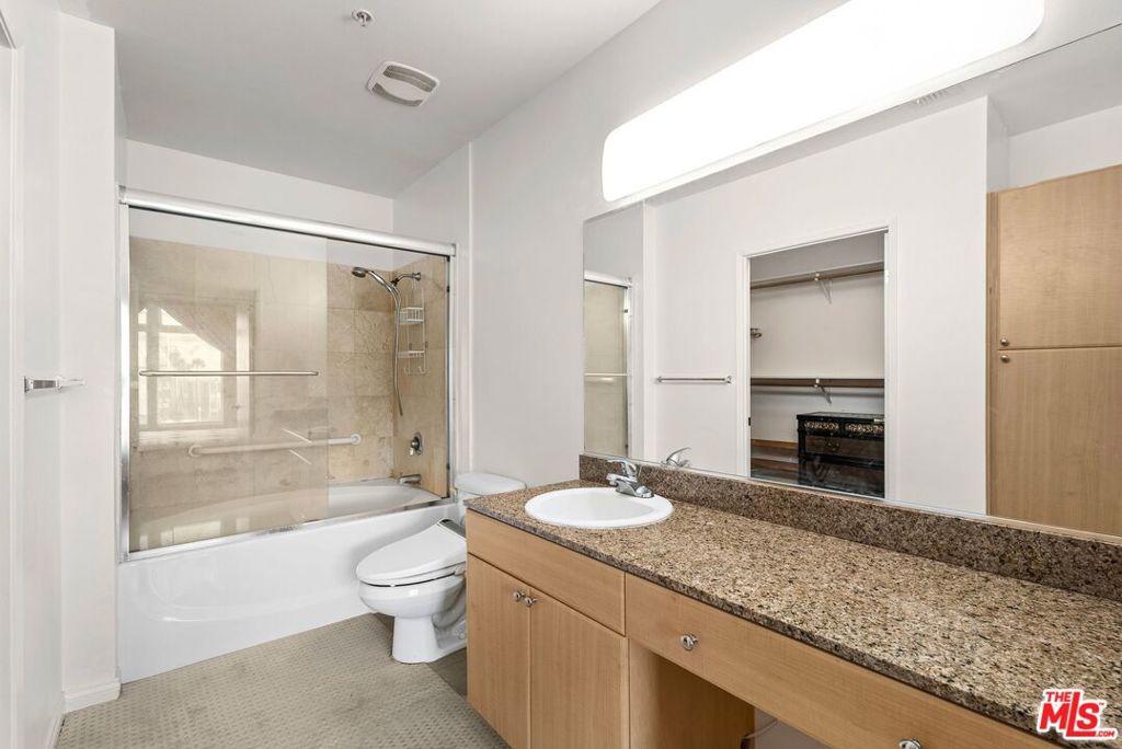 388 E Ocean Boulevard 408