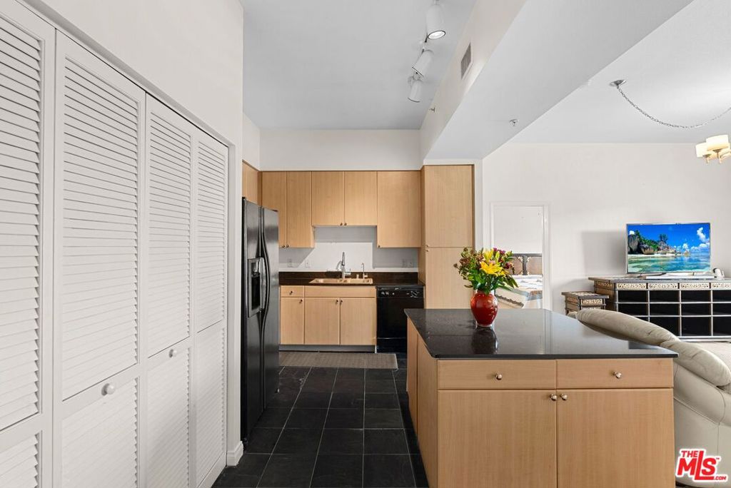 388 E Ocean Boulevard 408