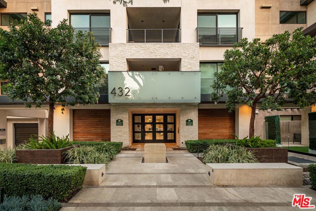 432 N Oakhurst Drive 403