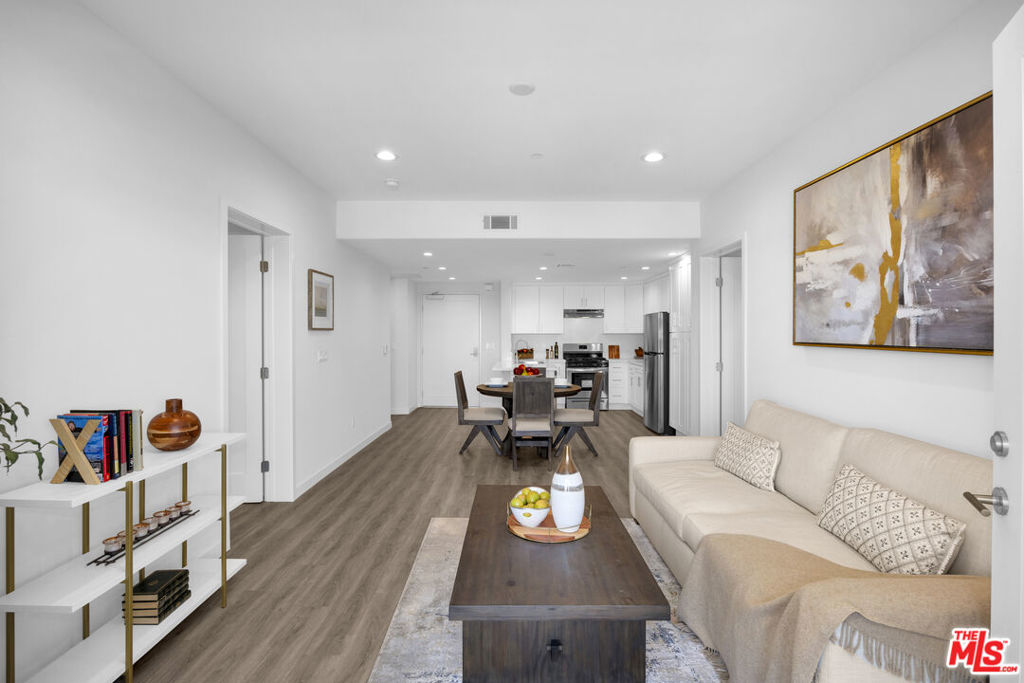 419 N Chandler Avenue 518