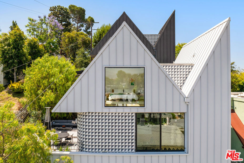 2220 Electric Street