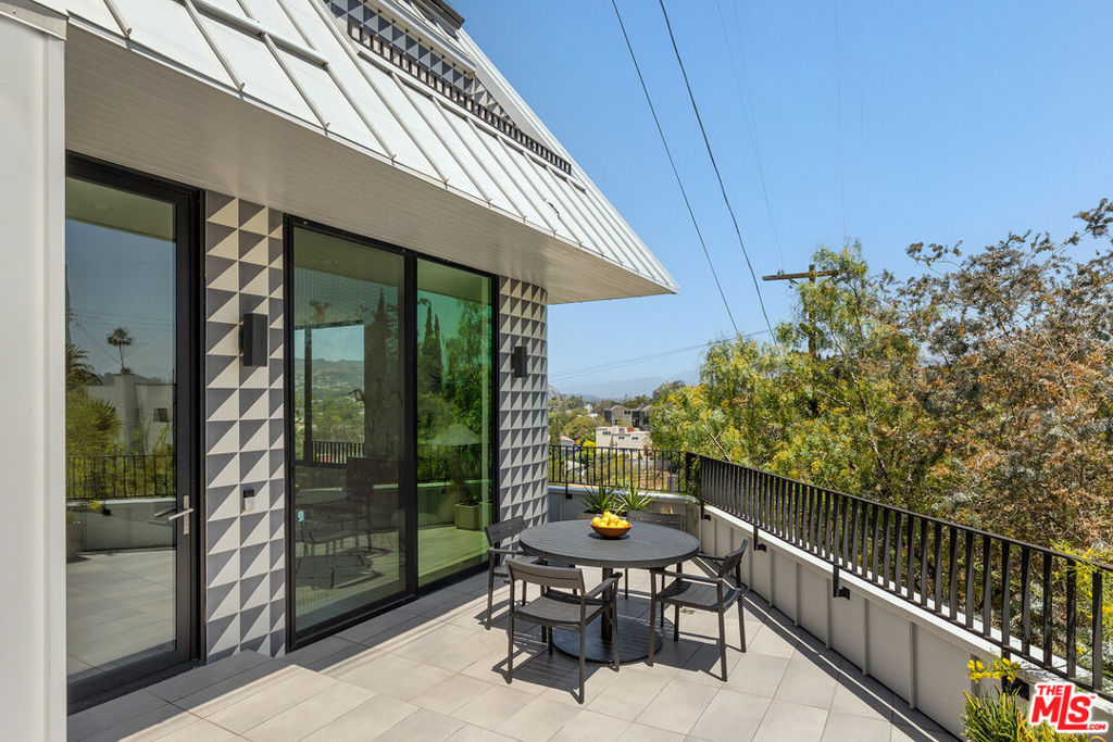 2220 Electric Street