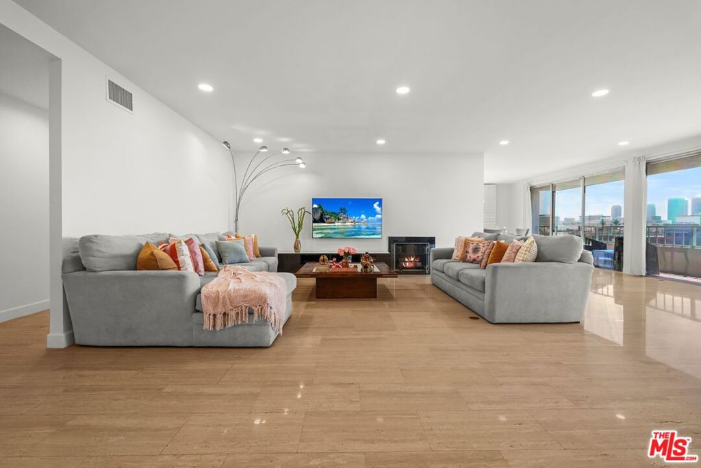 339 N Palm Drive PH1