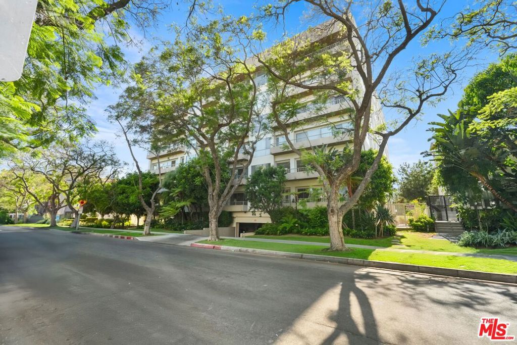 339 N Palm Drive PH1