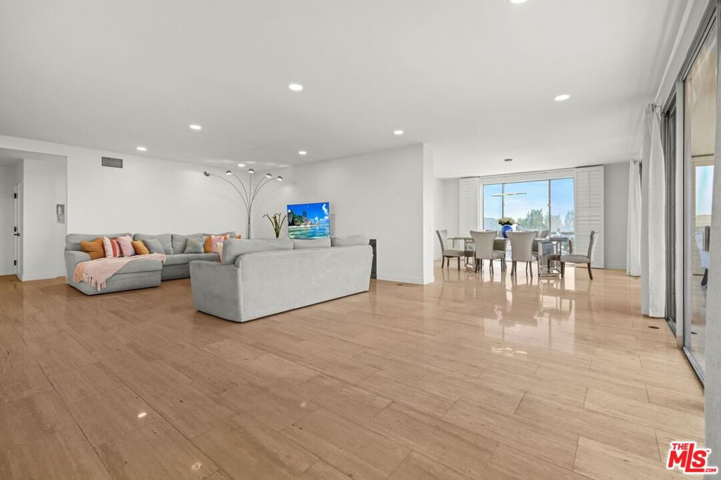 339 N Palm Drive PH1