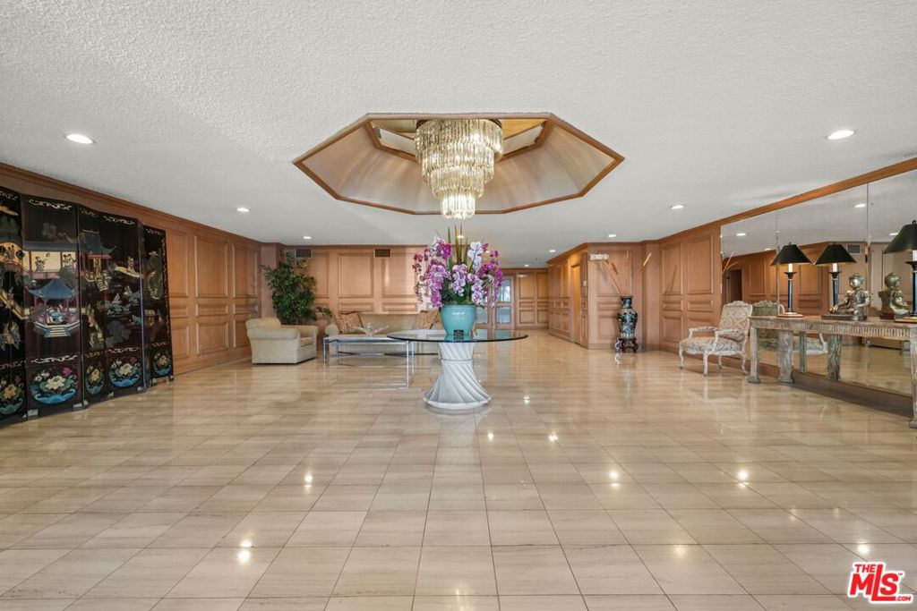 339 N Palm Drive PH1