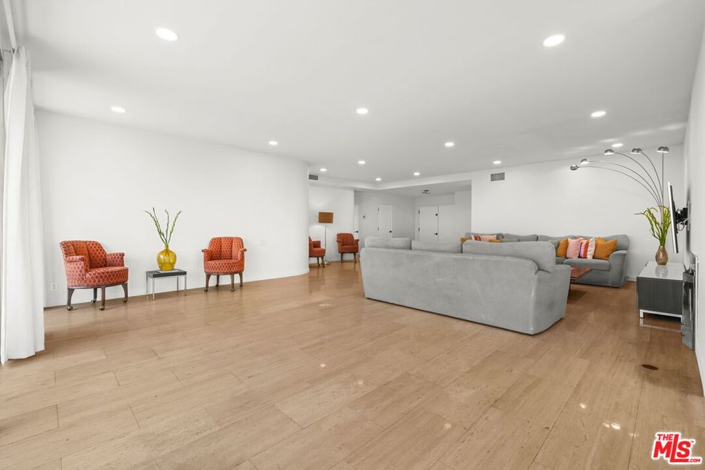 339 N Palm Drive PH1