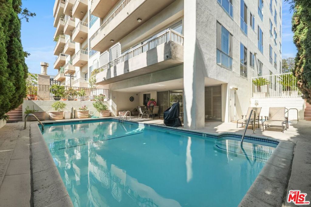 339 N Palm Drive PH1