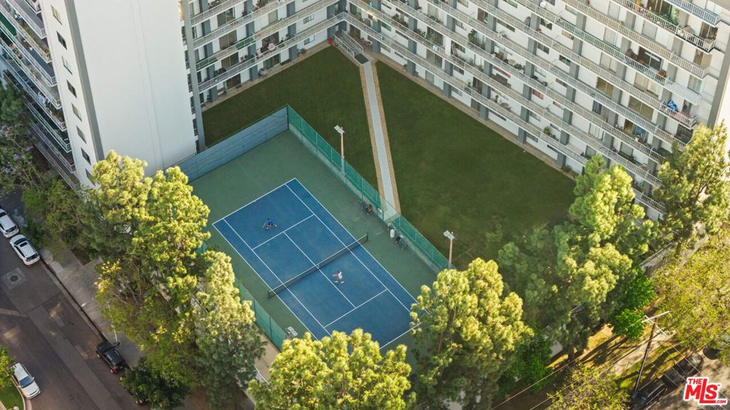 100 S Doheny Drive 514