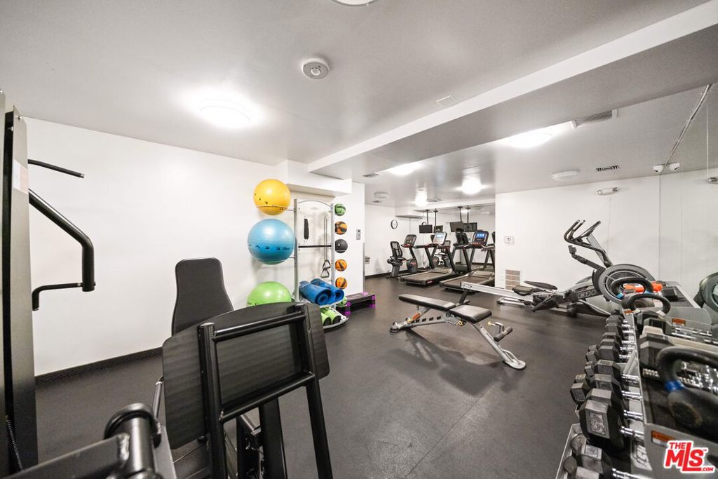 100 S Doheny Drive 514