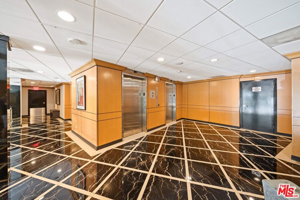 100 S Doheny Drive 514