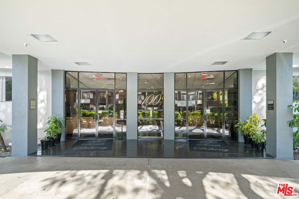 100 S Doheny Drive 514