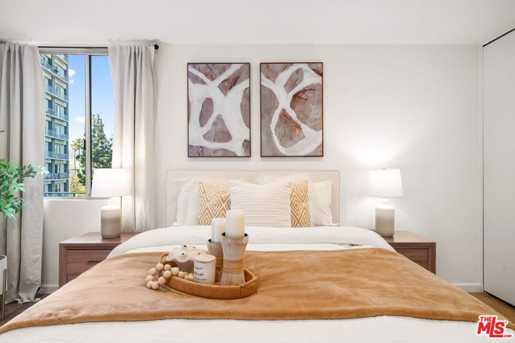 100 S Doheny Drive 514