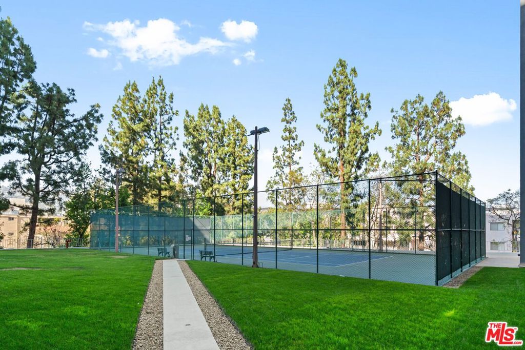 100 S Doheny Drive 514
