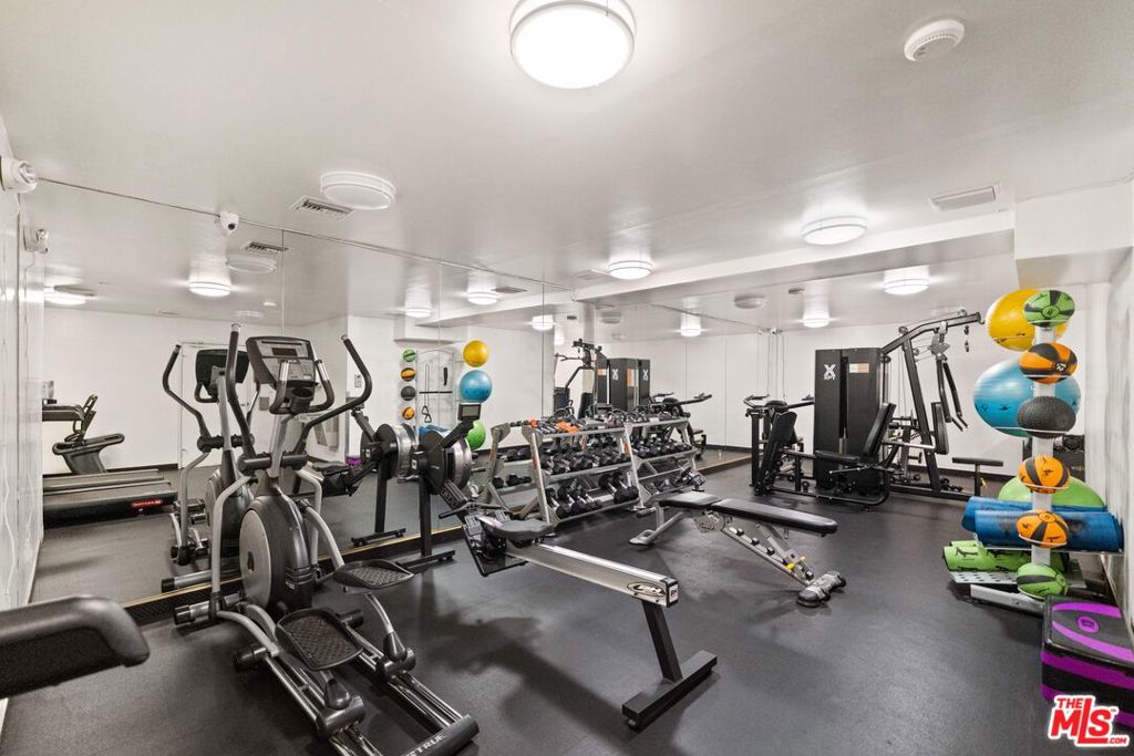 100 S Doheny Drive 514