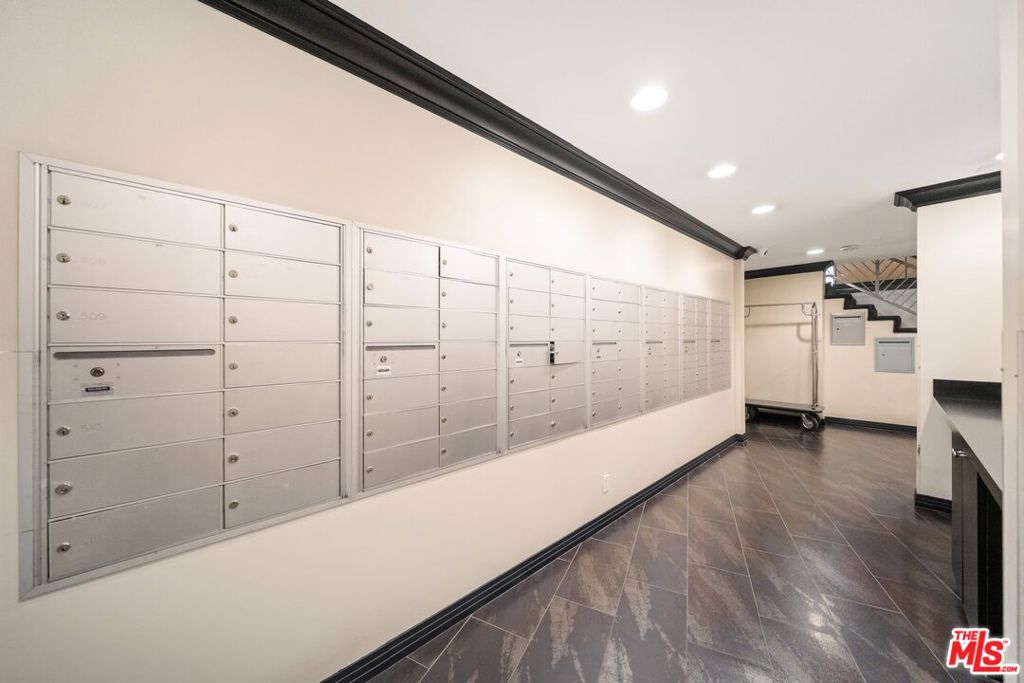 100 S Doheny Drive 514