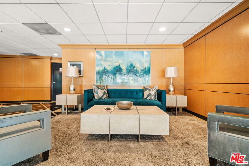 100 S Doheny Drive 514